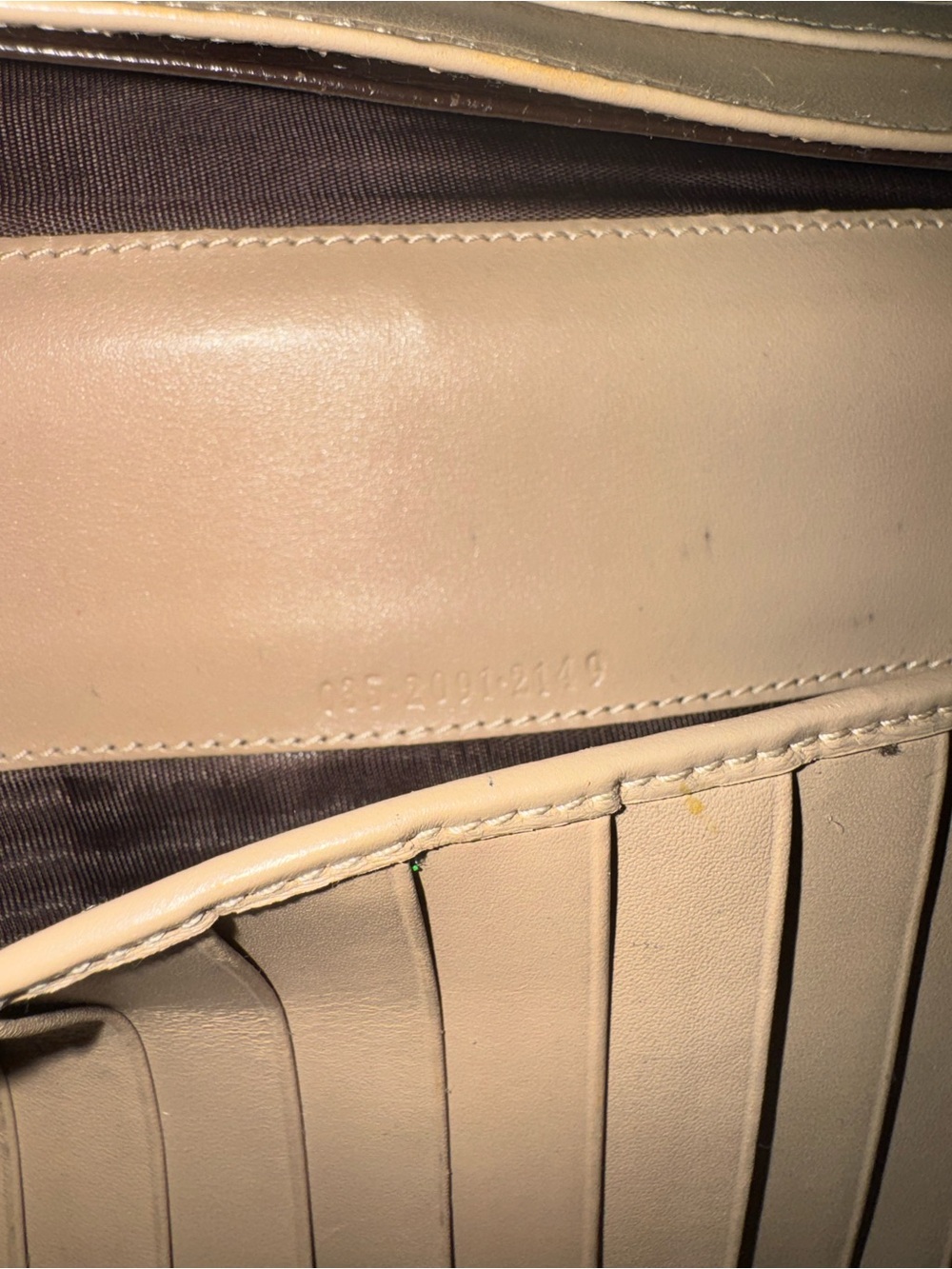 Gucci Beige Leather Wallet with box and care card. - Picture 3 of 7